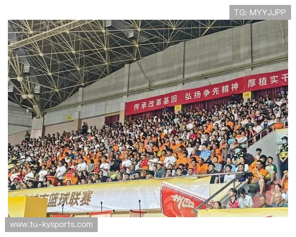球队在主场通过精彩表现赢得满堂喝彩